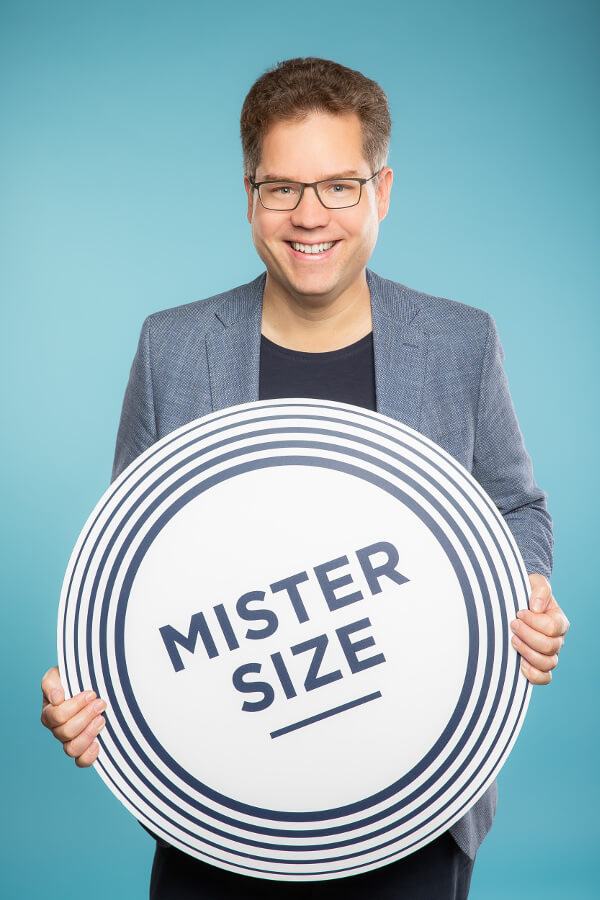 Jan Vinzenz Krause med MISTER SIZE-logotypen